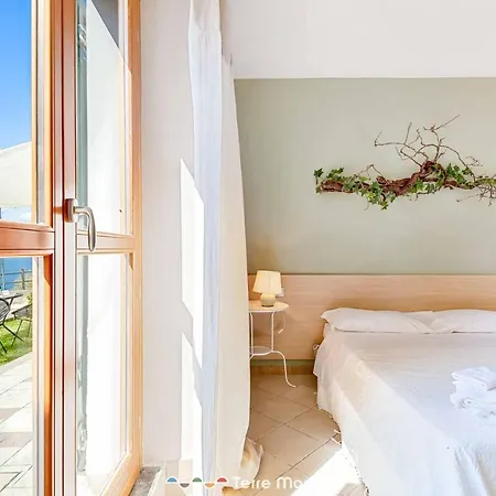 Niria, Terre Marine Гостевой дом 3*