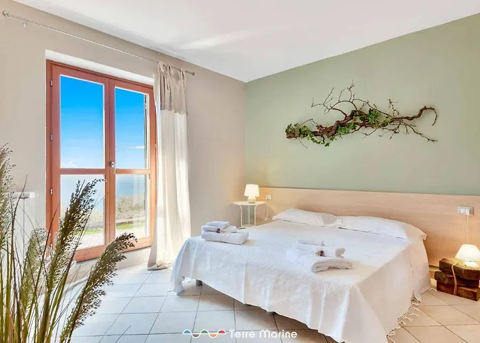 Niria, Terre Marine Gæstehus