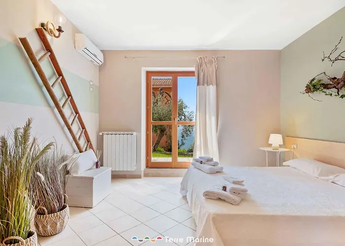 Niria, Terre Marine Gæstehus