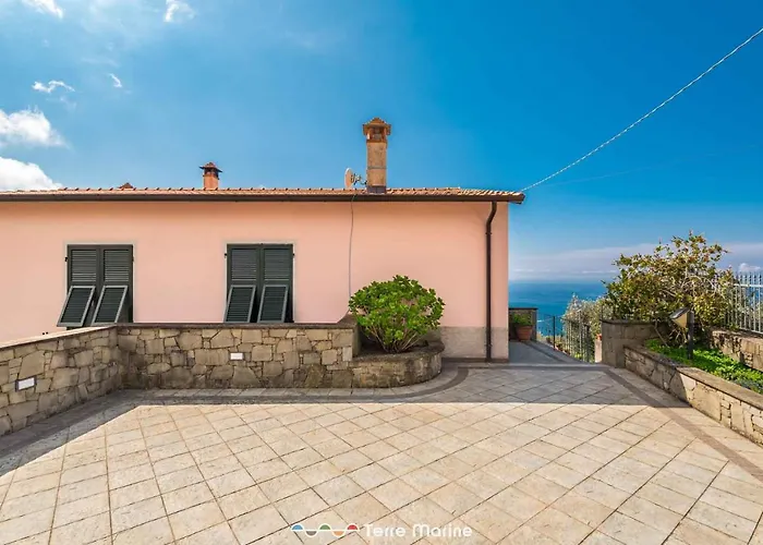 Niria, Terre Marine Gæstehus Volastra